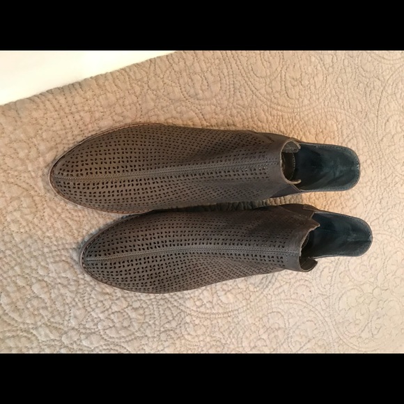 Vince Camuto low cut bootie - Picture 2 of 5